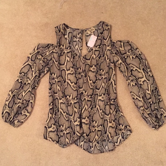 Show Me Your MuMu Tops - NWT Show Me Your MuMu cold shoulder top.